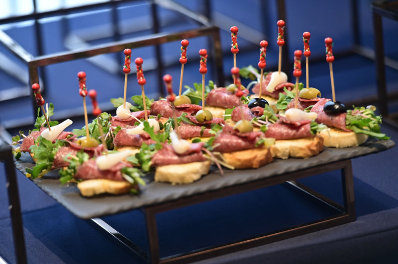 Catering de lujo: Cómo la calidad del servicio transforma tu evento en una experiencia inolvidable